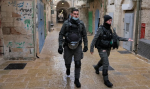 في القدس… طعن شرطي إسرائيلي ومقتل المهاجم