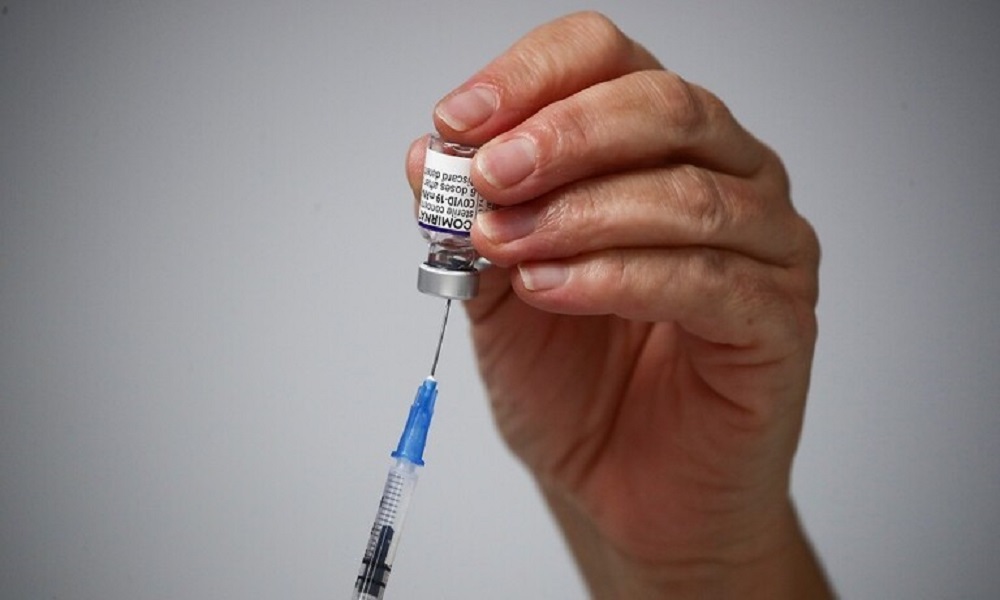 “فايزر” و”بيونتيك”: يمكننا تعديل اللقاحات ضد “أوميكرون”
