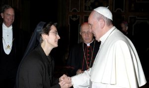 لأول مرة… البابا فرنسيس يعيّن امرأة لمنصب بارز بالفاتيكان