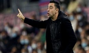 مدرب برشلونة: “قلق للغاية” بشأن وضع الفريق
