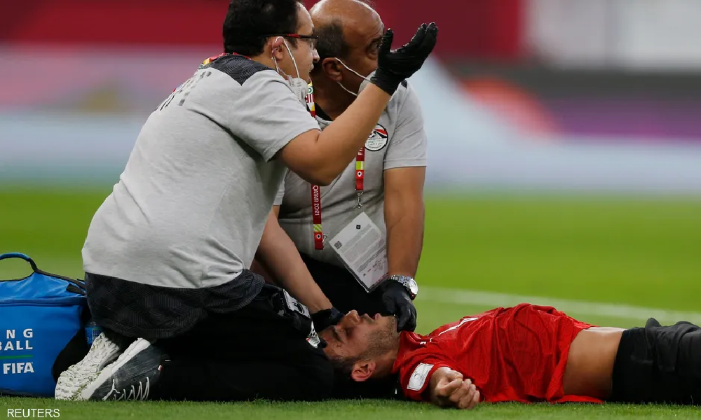 إصابة “مقلقة” للاعب منتخب مصر أثناء لقاء لبنان