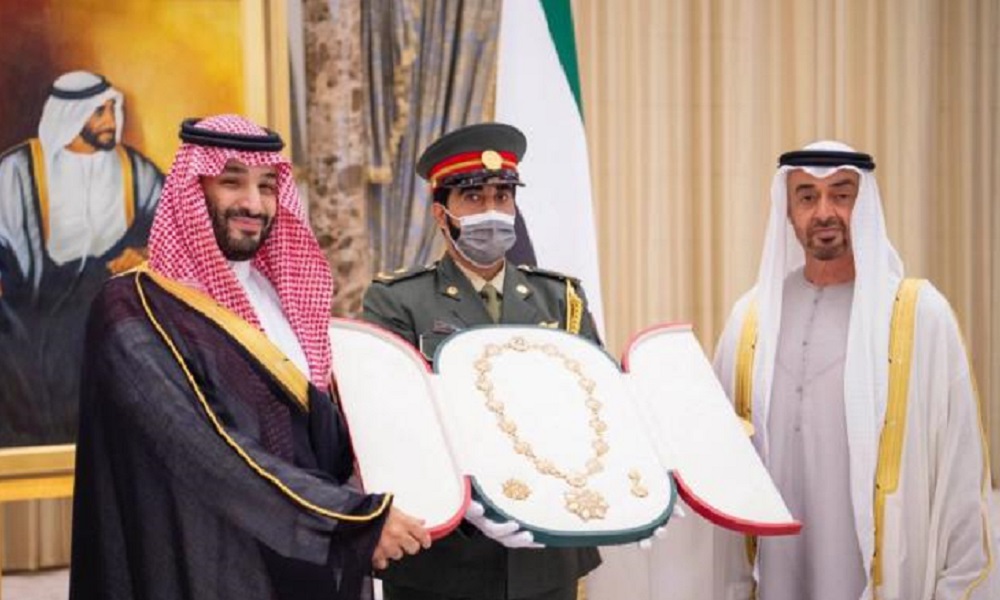 الإمارات تمنح ولي العهد السعودي “وسام زايد”