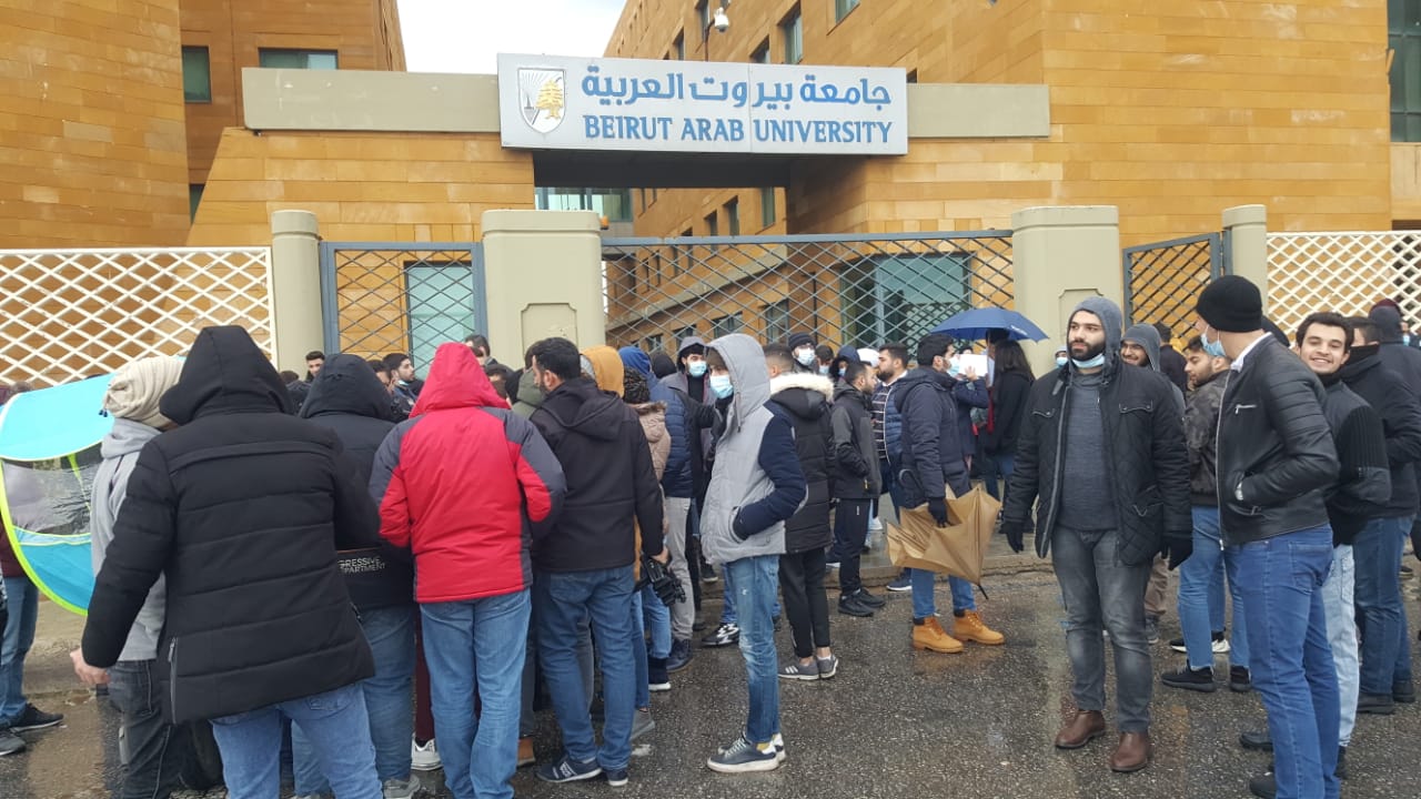 اعتصام لطلاب جامعة بيروت العربية رفضاً لرفع الأقساط