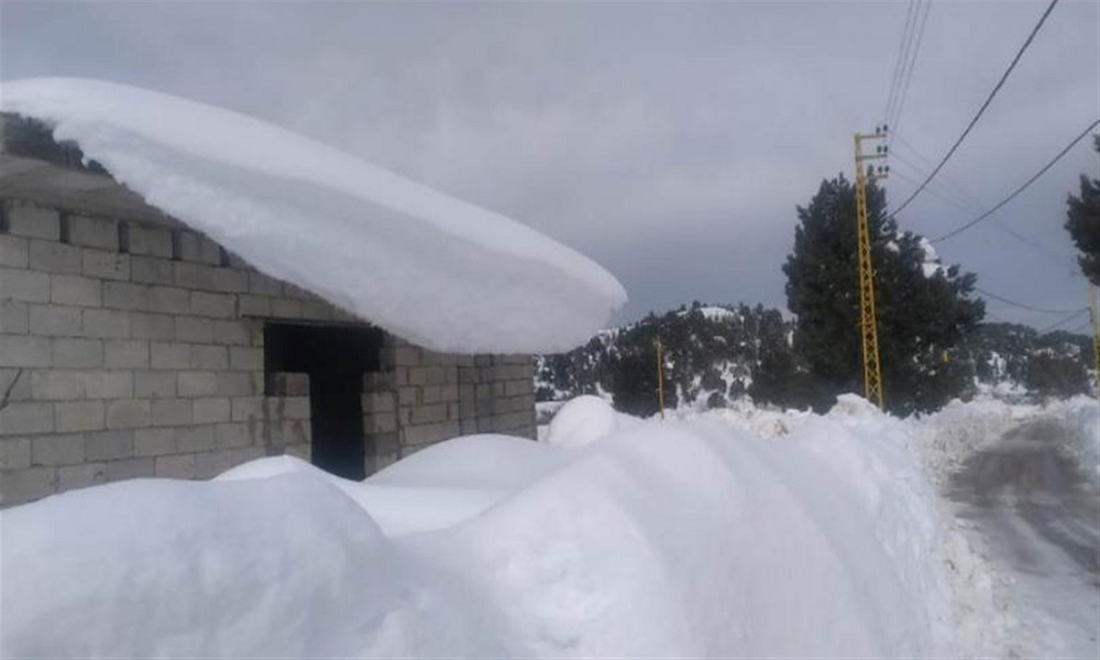الثلوج غطّت مُرتفعات عكار وقطعت الطرقات