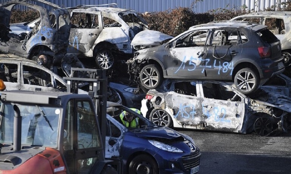 ليلة رأس السنة بفرنسا: إحراق 874 سيارة واعتقال 441 شخصا
