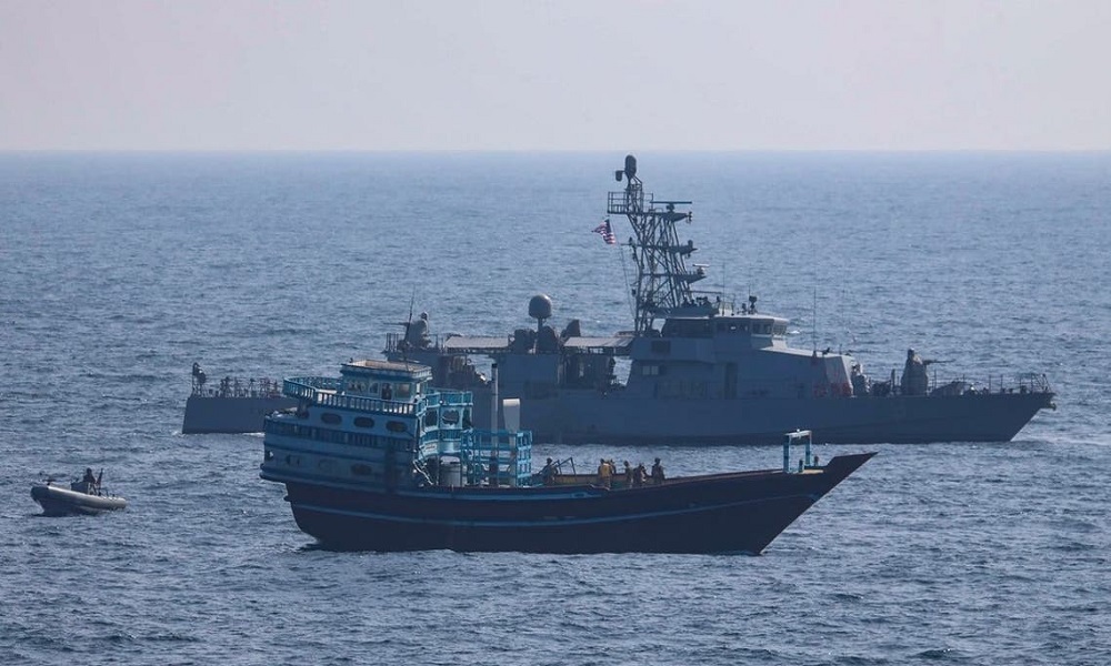 البحرية الأميركية تصادر سفينة إيرانية بطريقها للحوثيين