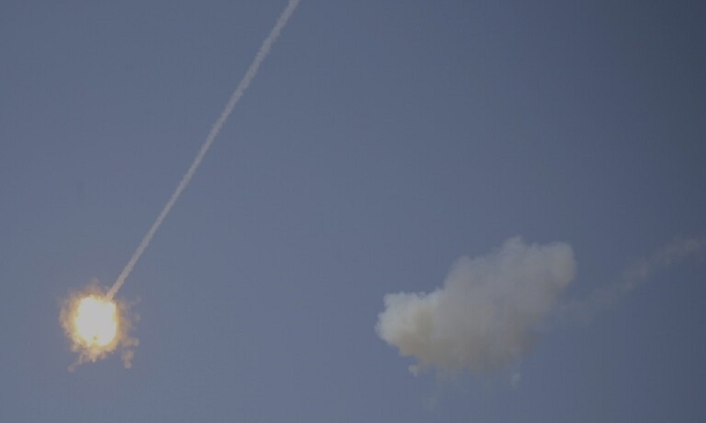 سقوط صاروخين من غزة قبالة سواحل تل أبيب (فيديو)