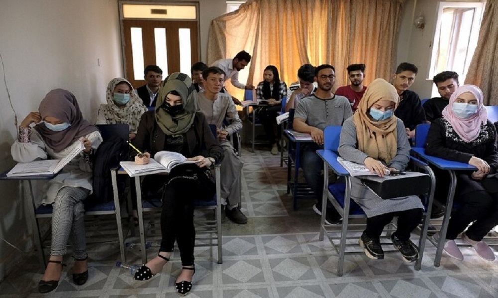 طالبان تناقش إمكانية فتح مدارس وجامعات للبنات