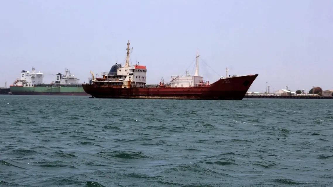 التحالف: قرصنة “الحوثي” للسفن بتخطيط الحرس الثوري