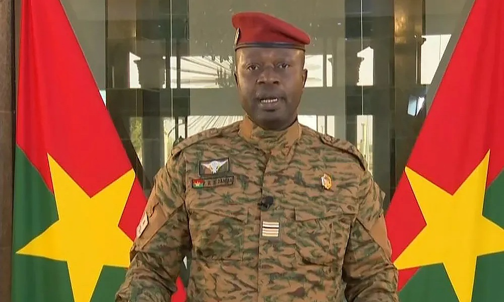 قائد الانقلاب العسكري يترأس بوركينا فاسو