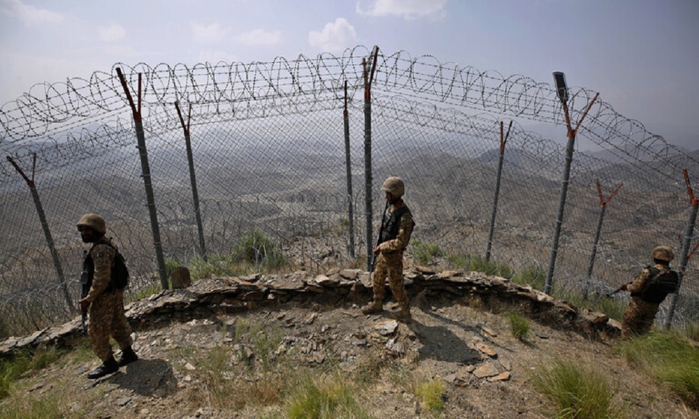 مقتل 5 جنود باكستانيين بإطلاق نار من أفغانستان