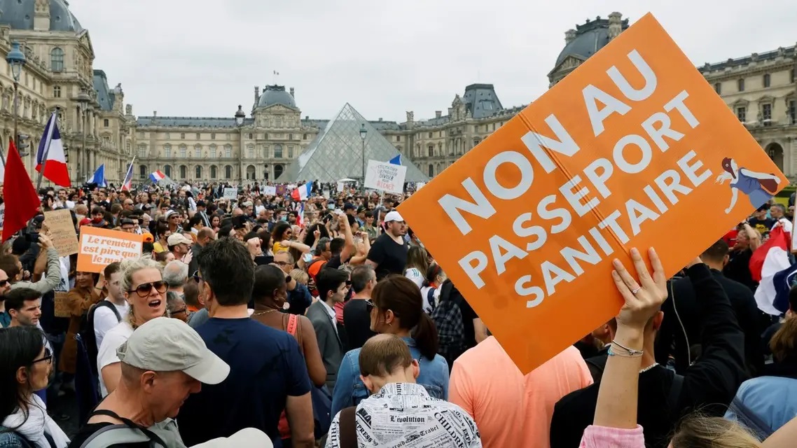 باريس… مواجهات بين الشرطة ومحتجين على قيود كورونا