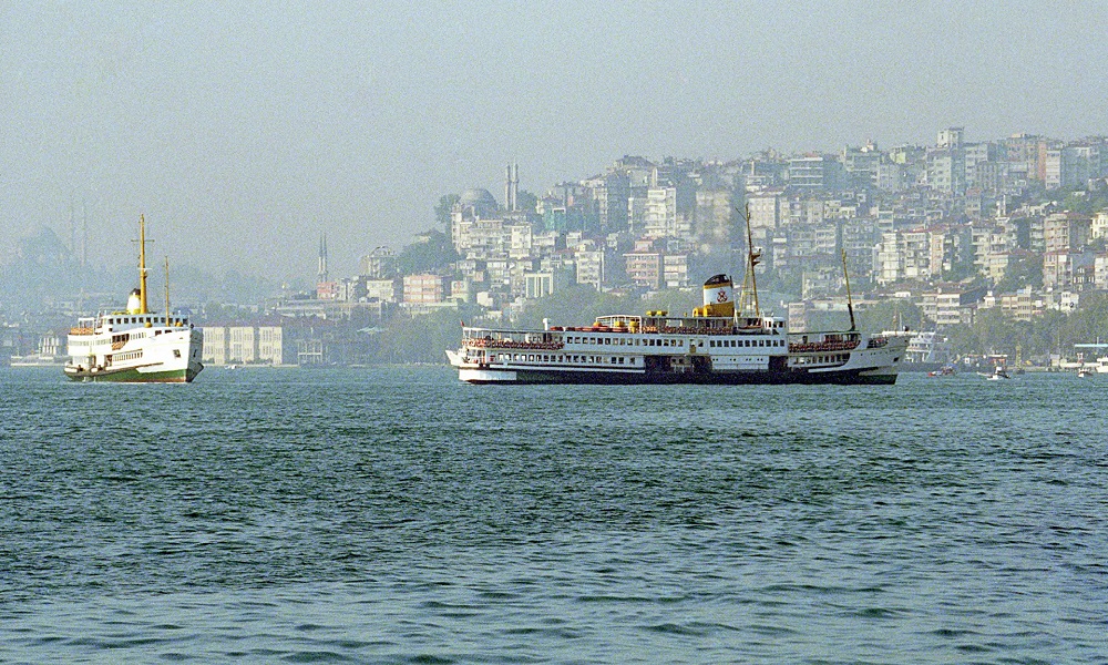 تركيا: لن نسمح للسفن الحربية بعبور المضائق