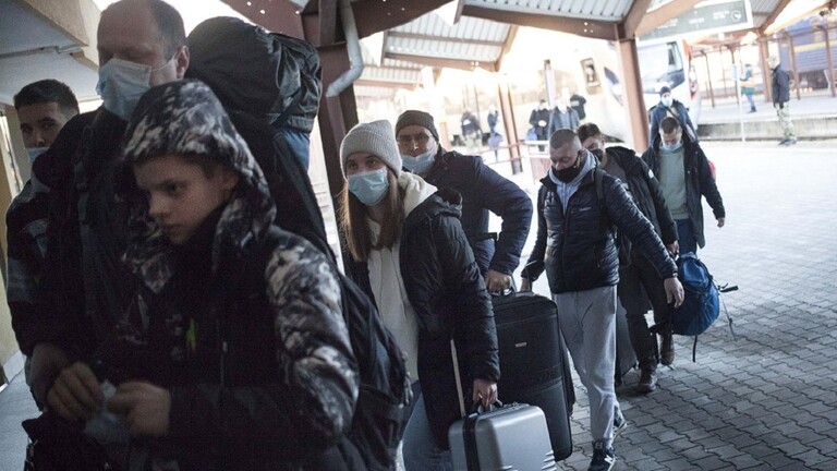 وصول أول مجموعة من اللاجئين الأوكرانيين إلى بولندا