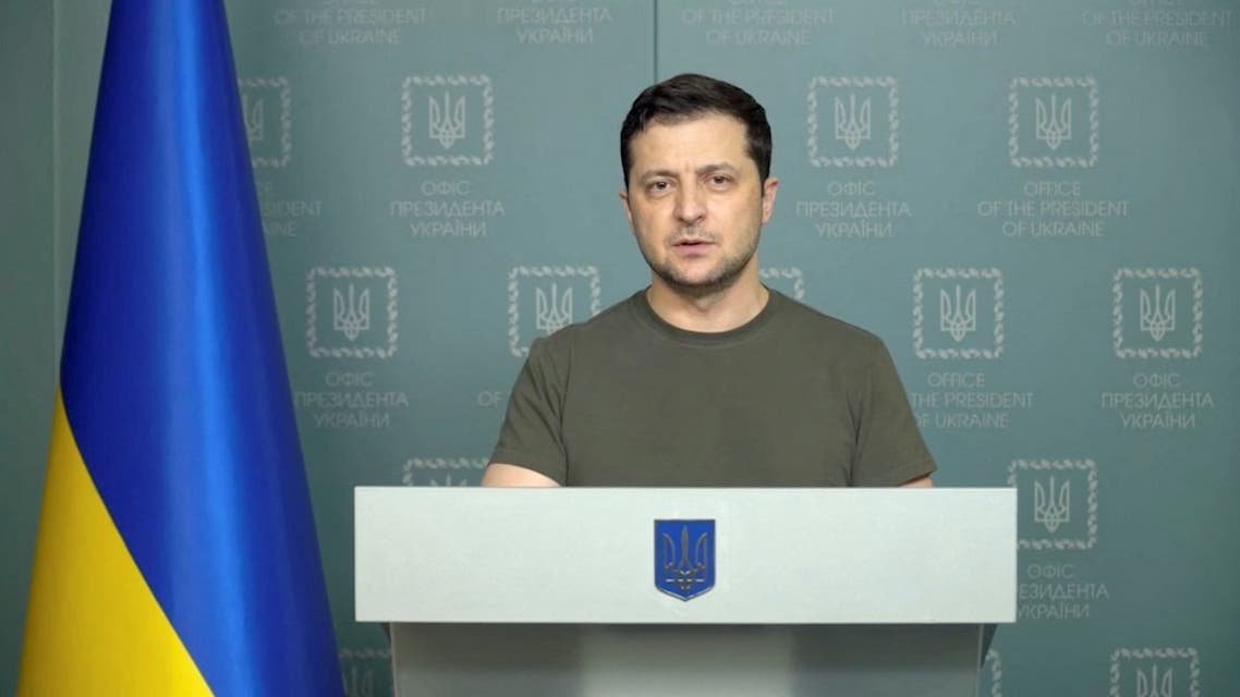 زيلينسكي: روسيا تتفوق على أوكرانيا في العدة والعتاد