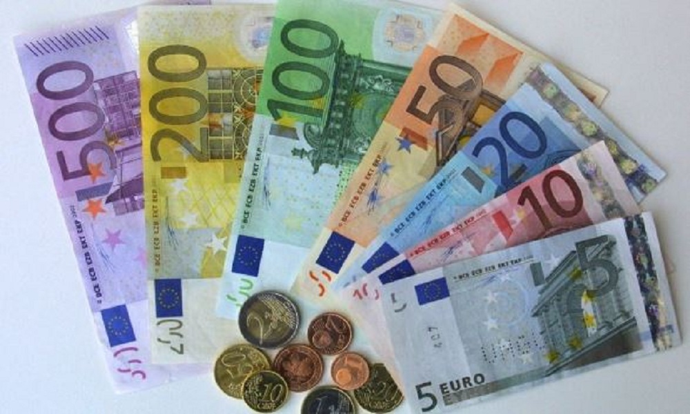اليورو يرتفع مع اقتراب رفع الفائدة