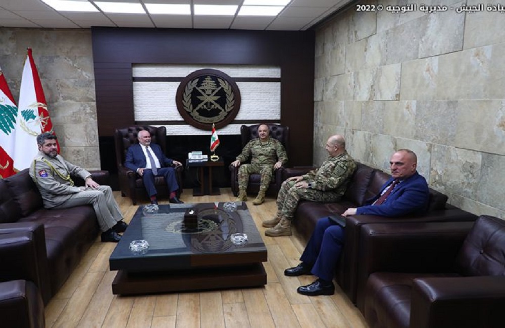 علاقات التعاون بين قائد الجيش والسفير التشيكي