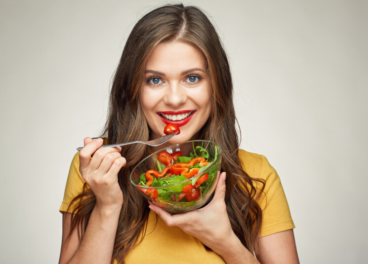 ما علاقة الغذاء بصحّة الفم وتكبير الشفاه؟