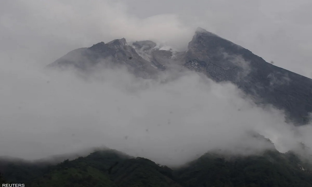 إندونيسيا ترفع التحذير من ثوران بركان