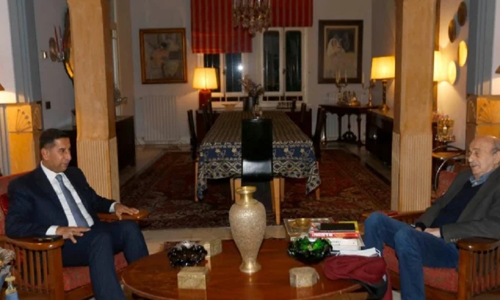 الأوضاع السياسية بين جنبلاط وسفير العراق