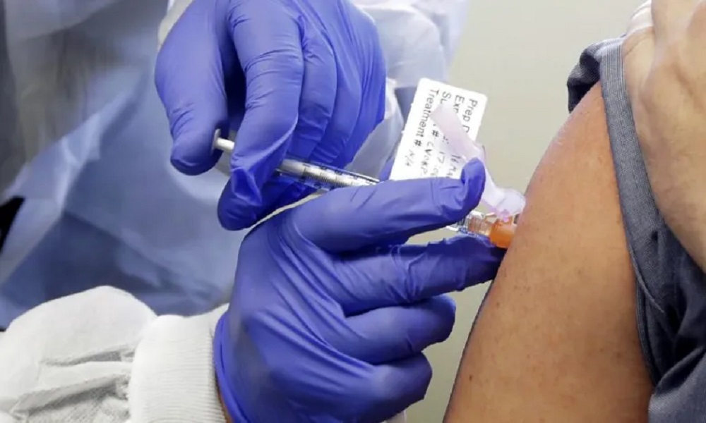 أول دولة في العالم توقف تطعيمات كورونا
