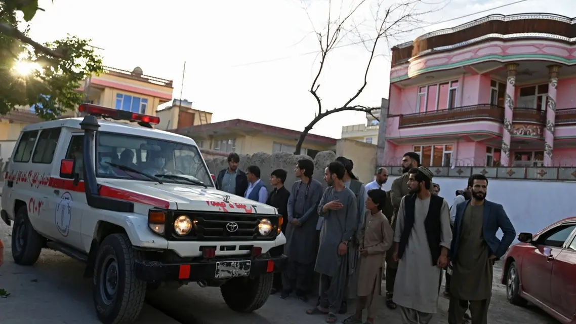 أفغانستان… مقتل العشرات بانفجار مسجد في كابل