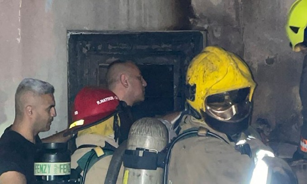 إصابة عنصرين من فوج الإطفاء في حريق بأحد المطاعم