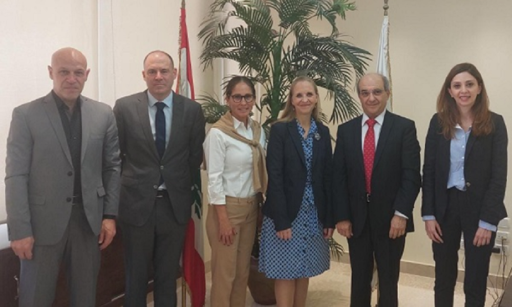 البرامج الشبابية في لبنان بين كلاس وسفيرة كندا