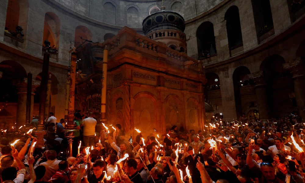 العراق يستضيف شعلة النور المقدس للمرة الأولى