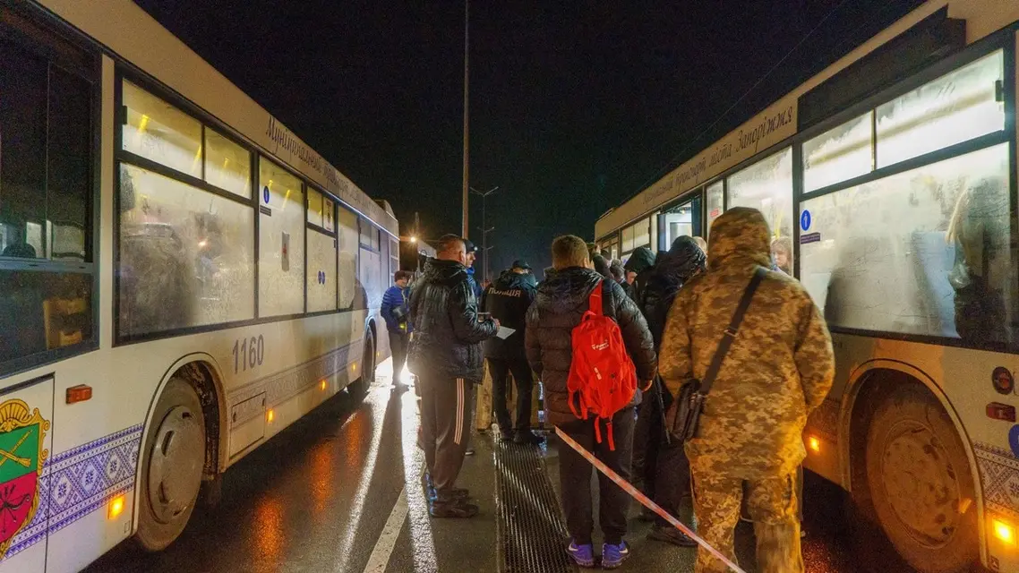 أوكرانيا: 7 قتلى بنيران روسية على حافلات إجلاء في خاركيف