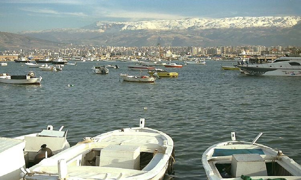 وصول الغواصة الى مرفأ طرابلس لسحب المركب (فيديو)