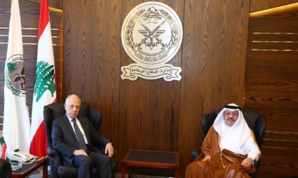 وزير الدفاع عرض مع السفير القطري العلاقات بين البلدين