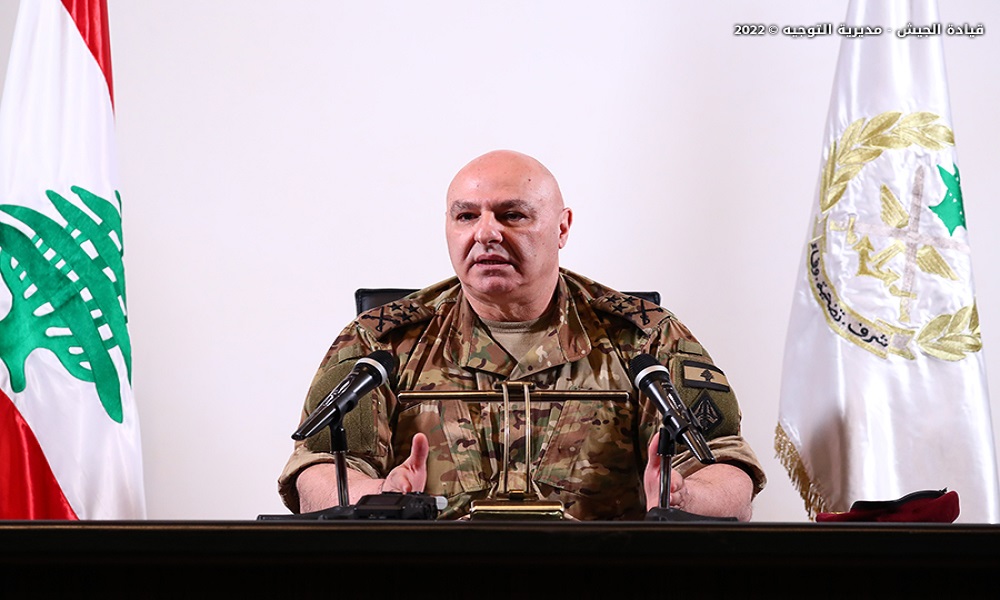 قائد الجيش غادر إلى قطر