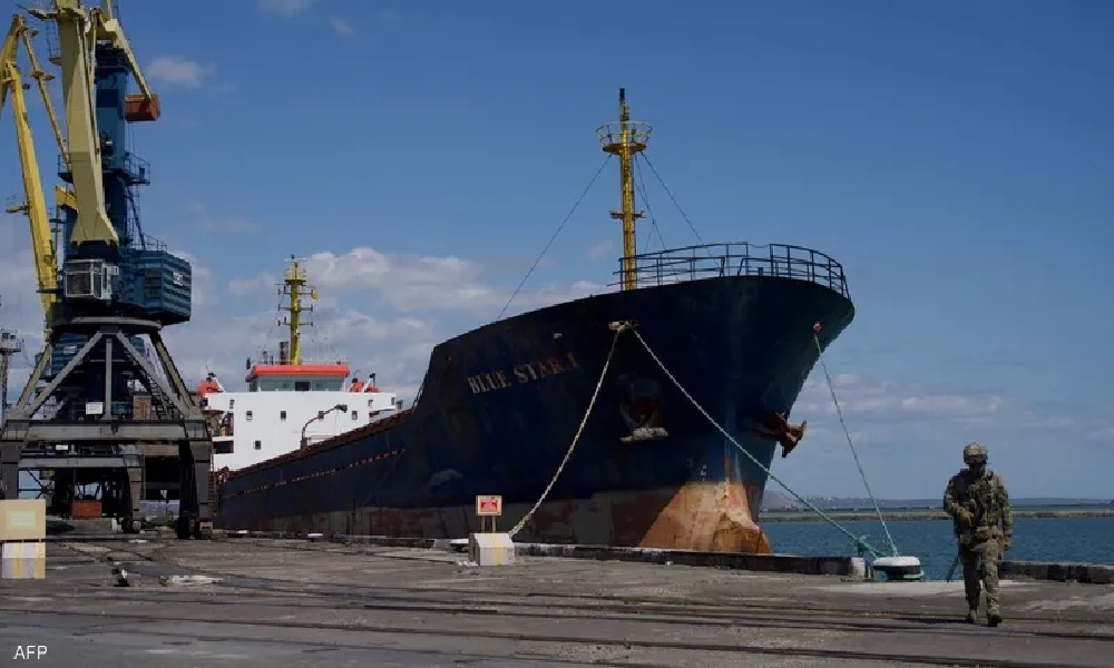 مسؤول في ميناء ماريوبول يكشف موعد مغادرة أول سفينة شحن