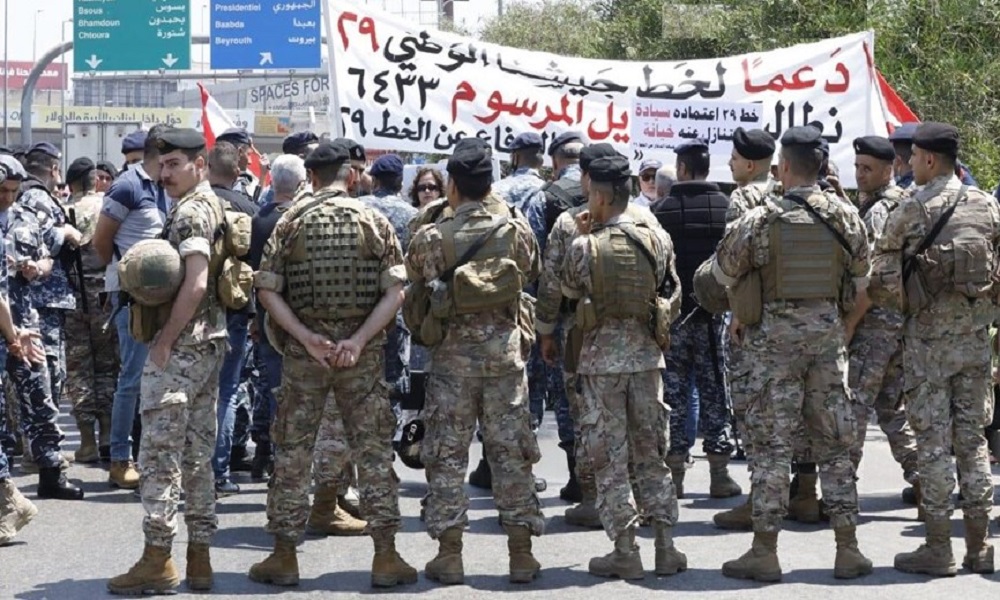 اعتصام لجبهة الدفاع عن الخط 29 على طريق قصر بعبدا