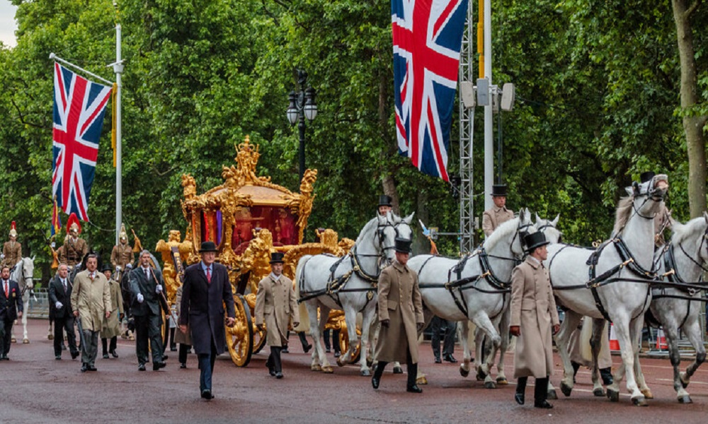 الملكة إليزابيث تحتفل بالذكرى الـ70 لاعتلائها العرش