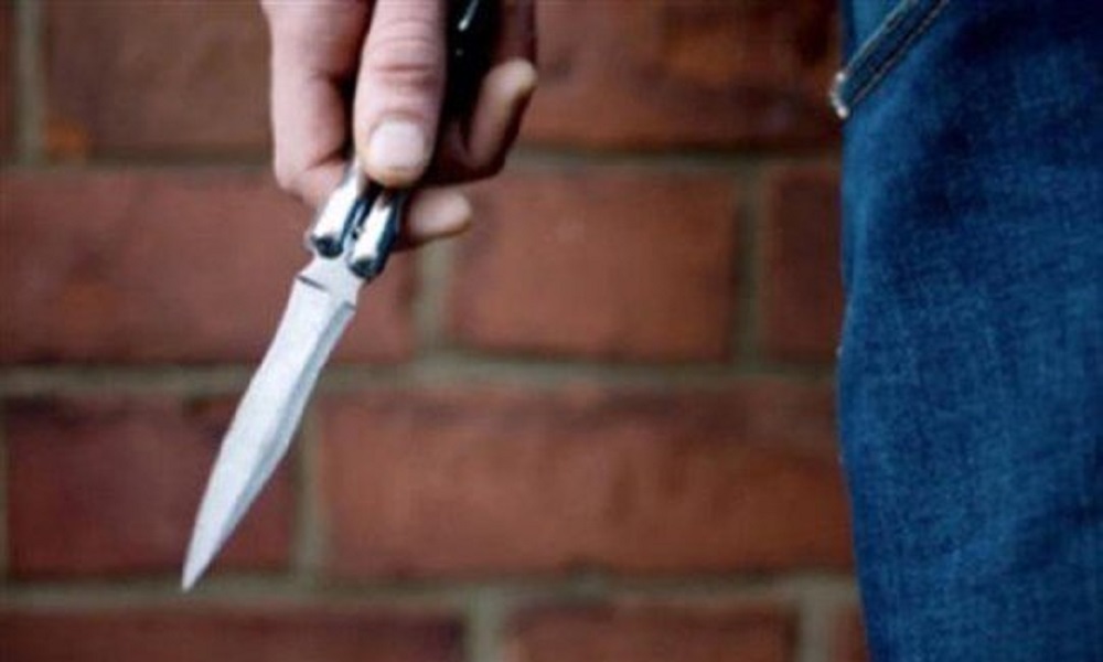في الدوير… إصابة شاب بطعنات سكين بسبب خلاف مالي