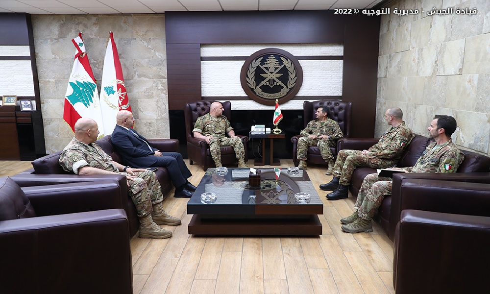 سلسلة لقاءات لقائد الجيش في اليرزة
