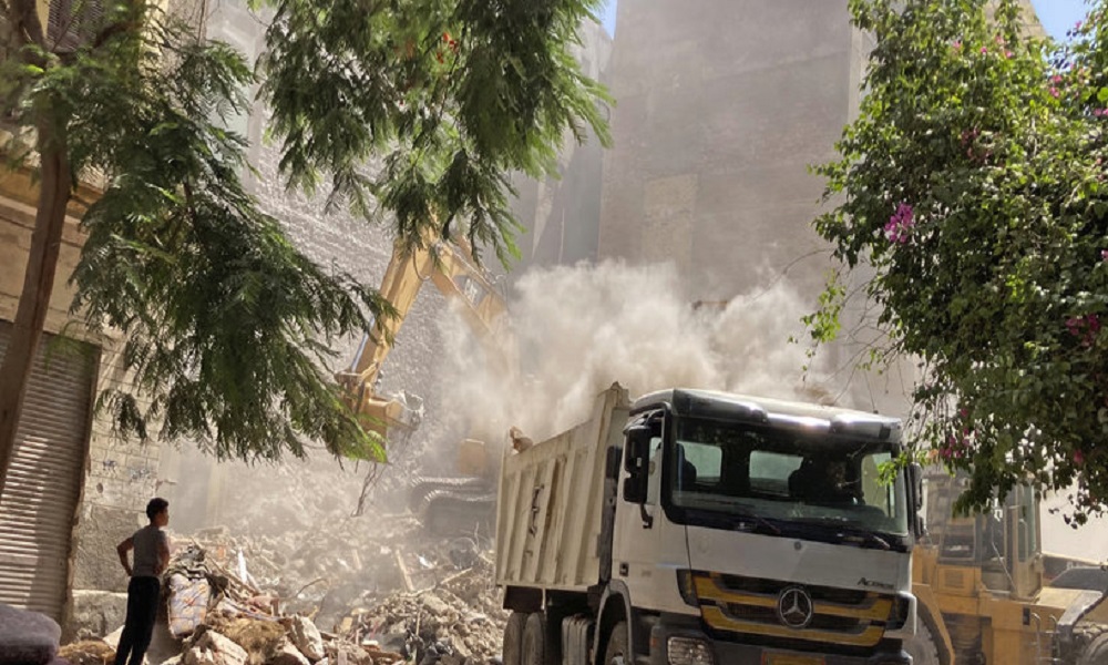 وفاة 6 أشخاص بانهيار مبنى سكني في القاهرة
