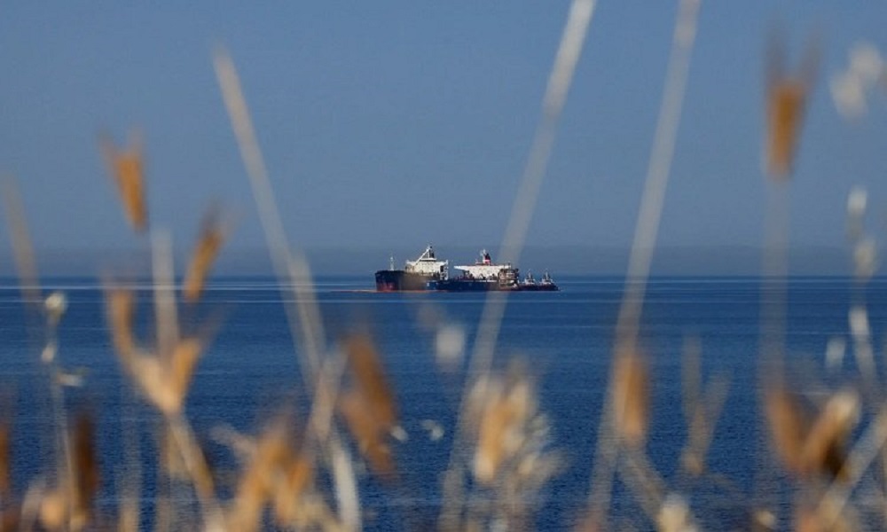 اليونان تفرج عن ناقلة النفط الإيرانية