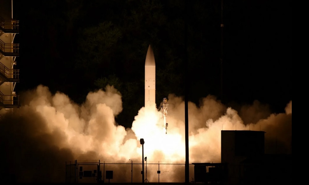 بعد محاولتين فاشلتين.. أميركا تنجح في اختبار صاروخ “مهم”
