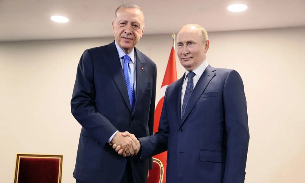 بالفيديو: أردوغان يبقي بوتن في الانتظار لـ50 ثانية