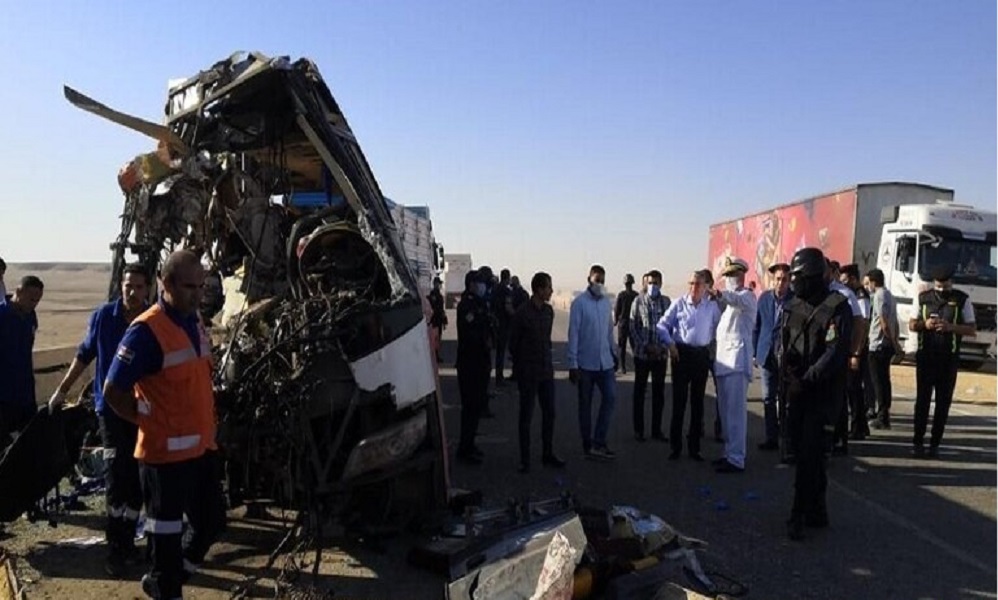 24 قتيلًا نتيجة سقوط حافلة في بحيرة بمصر (فيديو)