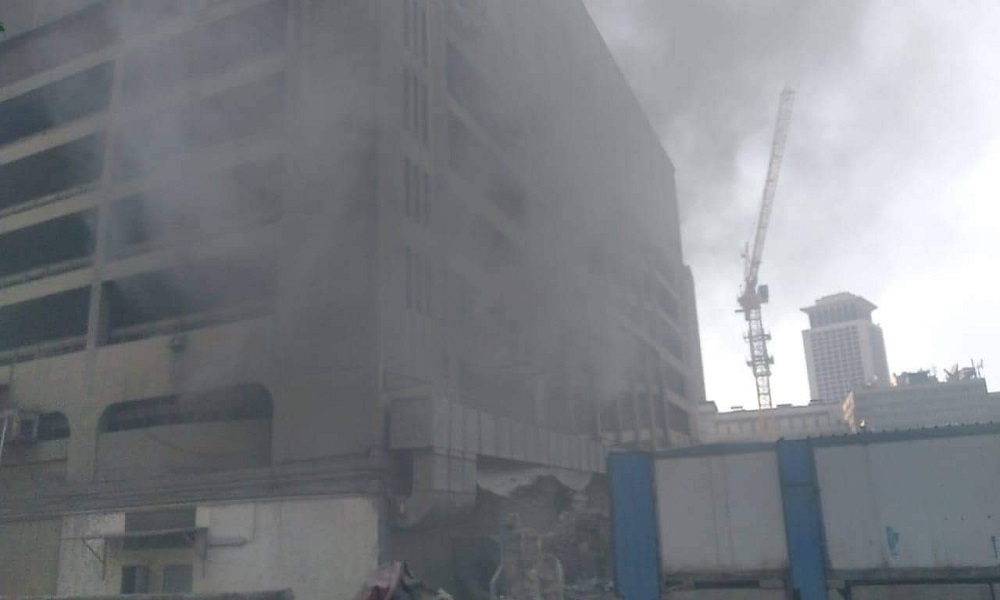 بالفيديو: حريق هائل بفندق في مصر