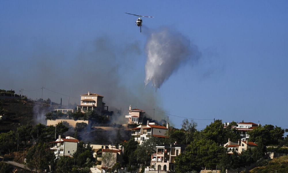 اليونان… فرق الاطفاء: الحرائق باتت تحت السيطرة