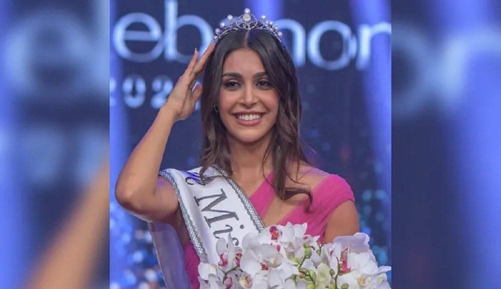 بالصورة- ملكة جمال لبنان ياسمينا زيتون بإطلالة مبهرة!