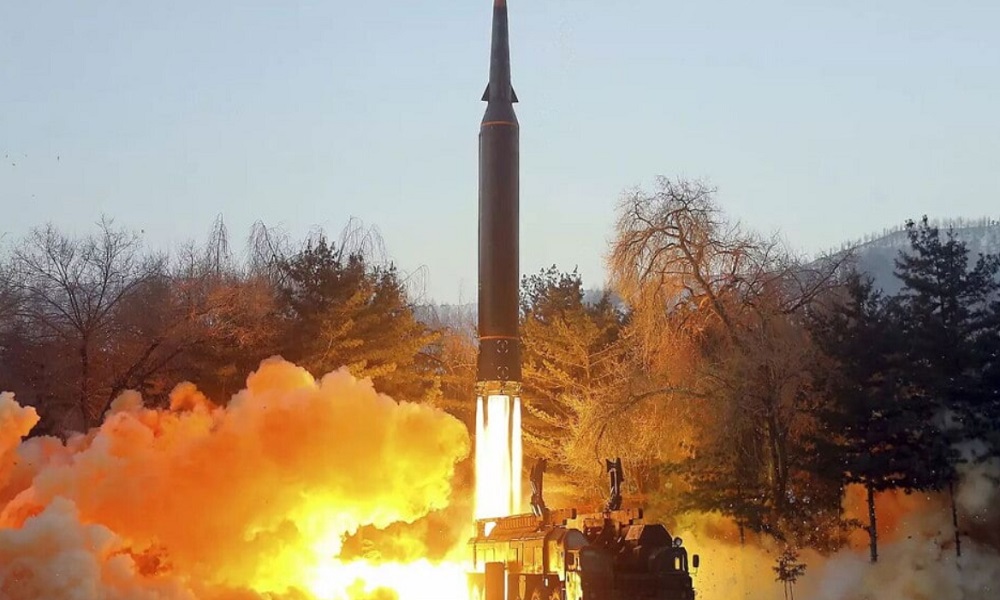 كوريا الشمالية تطلق صاروخي كروز من الساحل الغربي