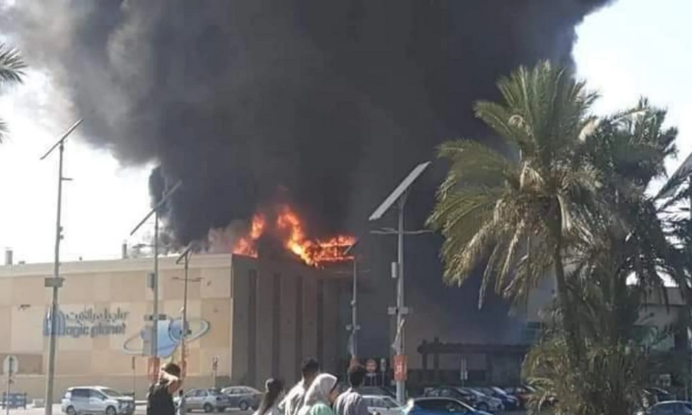 مصر.. حريق ضخم يلتهم مركزا تجاريا شهيرا