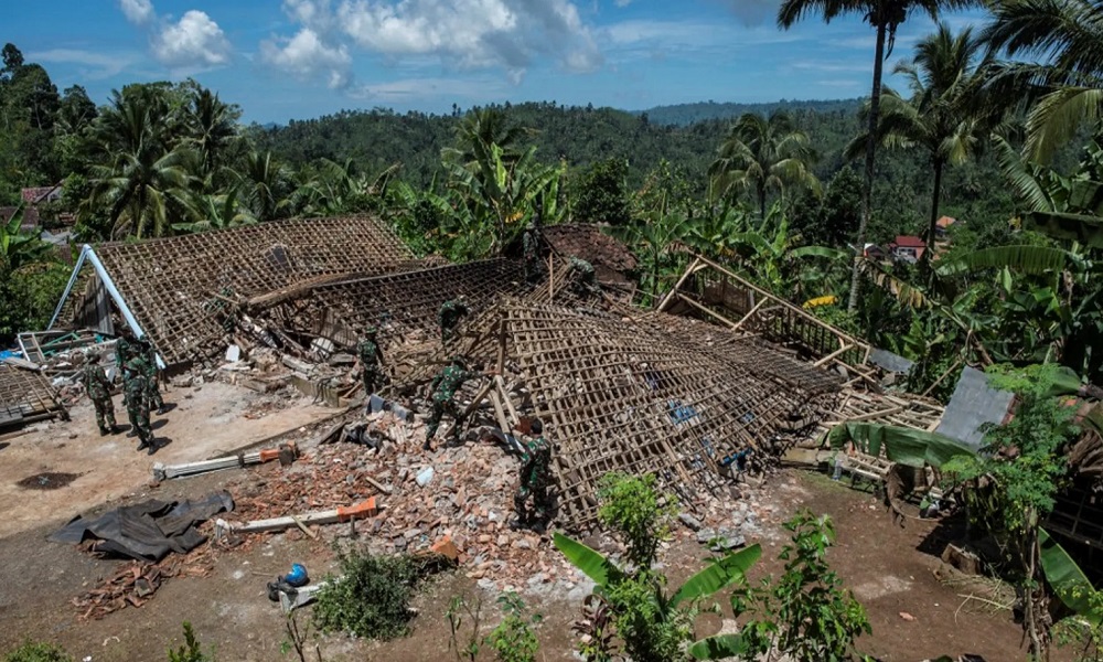 زلزال بقوة 6 درجات قبالة سواحل إندونيسيا
