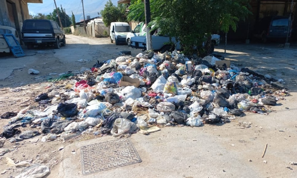 في المنية… شكاوى من تكدس النفايات